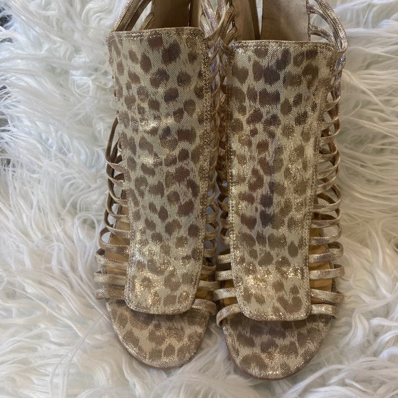 Ivanka Trump Womens Leopard Print Leather Back Zip Strappy Heels Sandals Size 7 - Picture 3 of 10